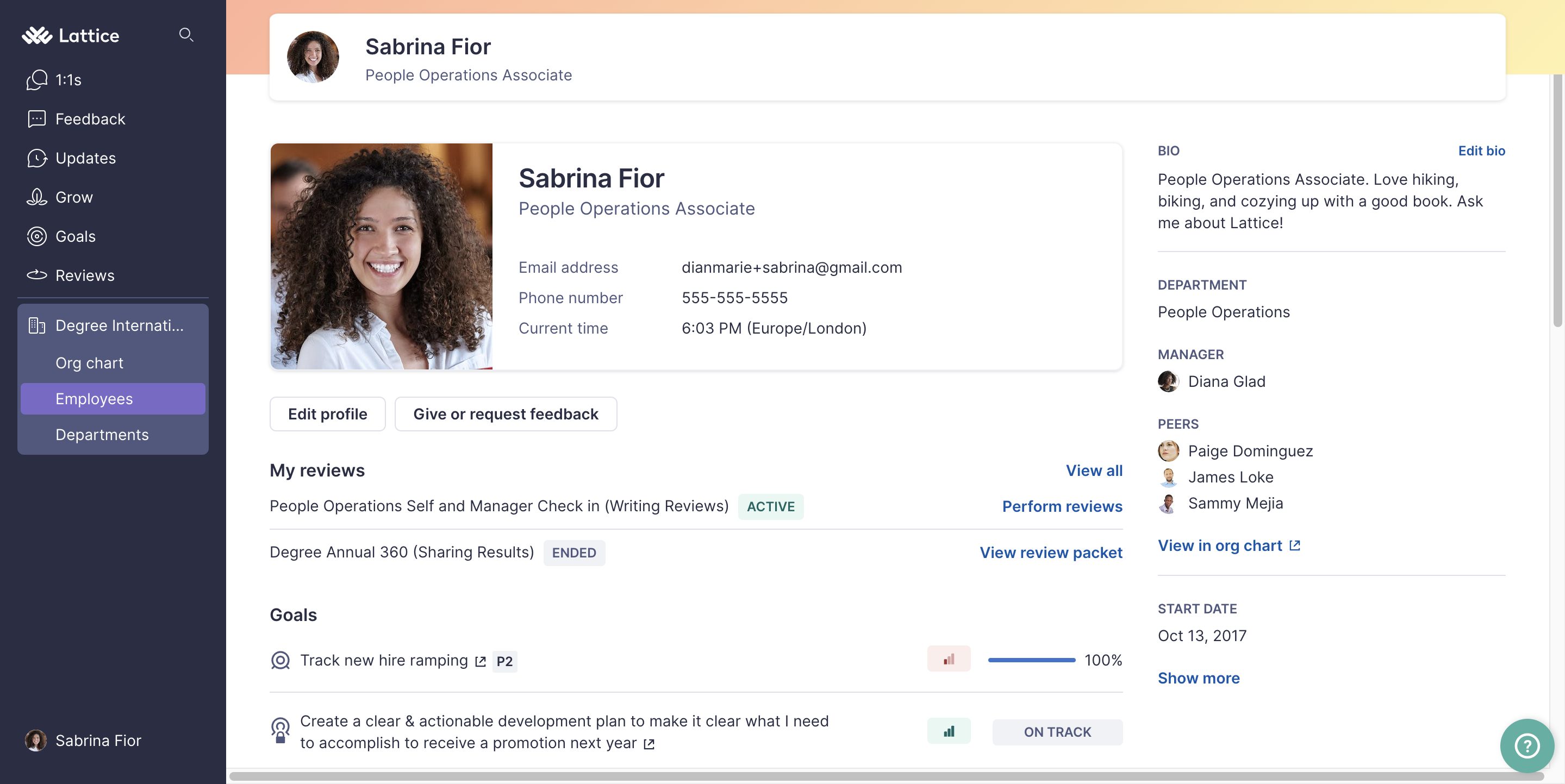 Page de profil d'employé pour Sabrina Fior. Une carte de profil comprenant une photo de profil, un nom, un rôle, un e-mail, un numéro de téléphone et un fuseau horaire est visible en haut de la page.